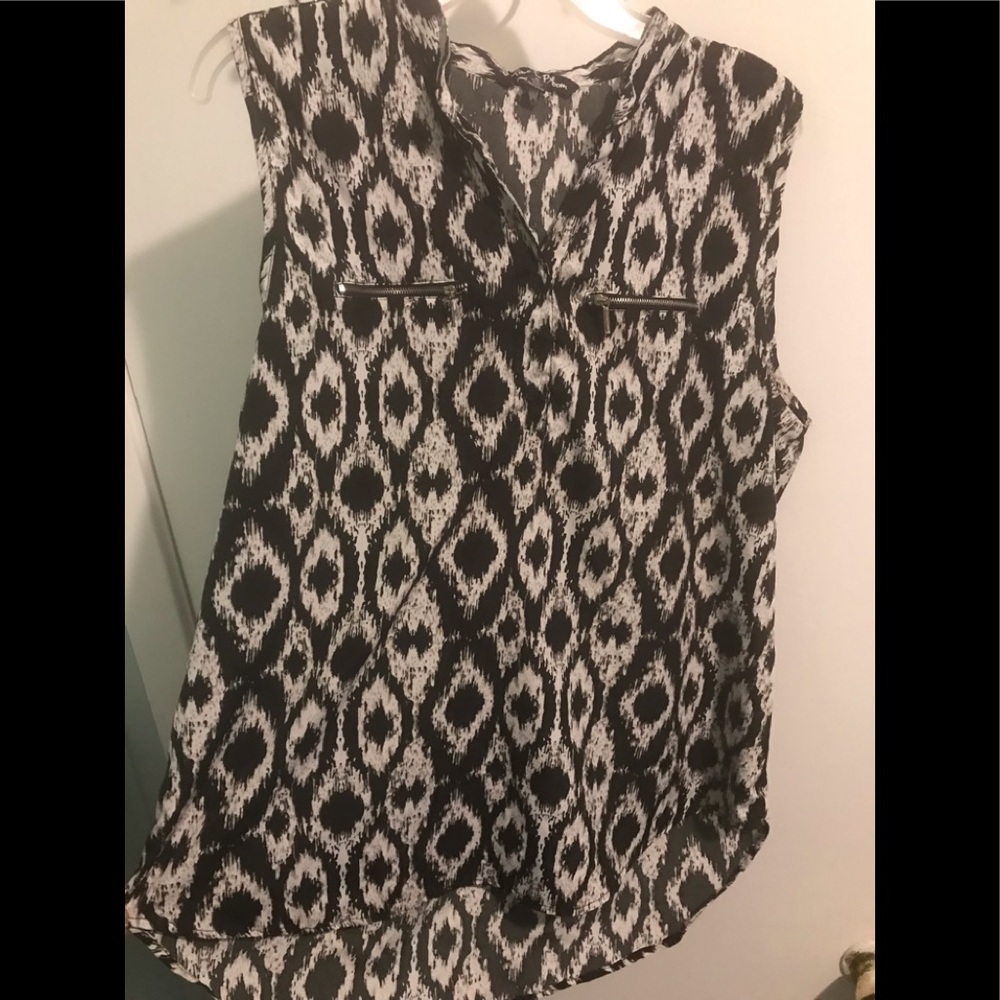 Price Firm! Women’s Black & White Top Size XL